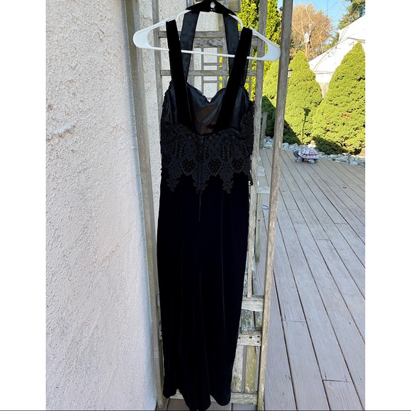 NWOT Jessica McClintock Velvet Beaded Halter + Straps dress - Picture 4 of 7
